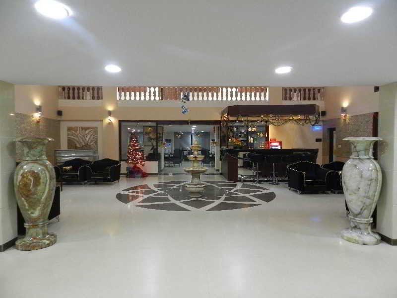 The Queeny Sancoale Luaran gambar