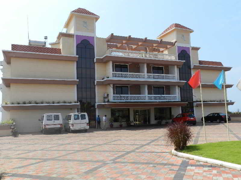 The Queeny Sancoale Luaran gambar